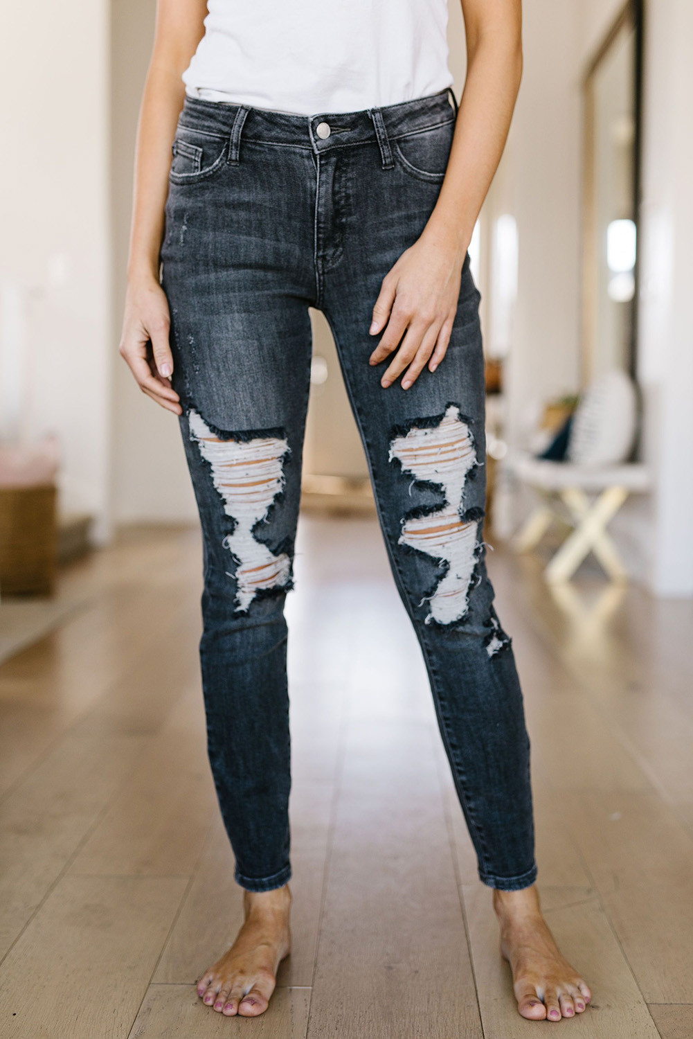 outfits with faded black jeans